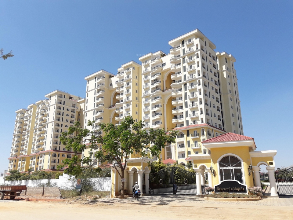 spacious 2 bhk flat for rent in regency la majada, hbr layout, hennur main road