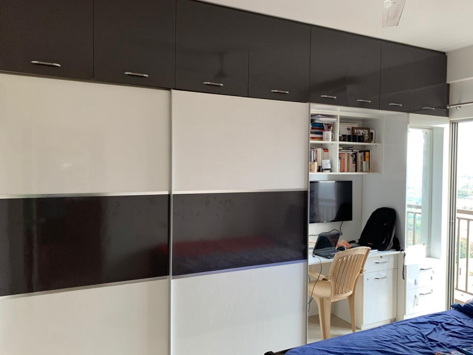 spacious 2 bhk flat for sale in goyal footprints, hegde nagar, thanisandra main road.