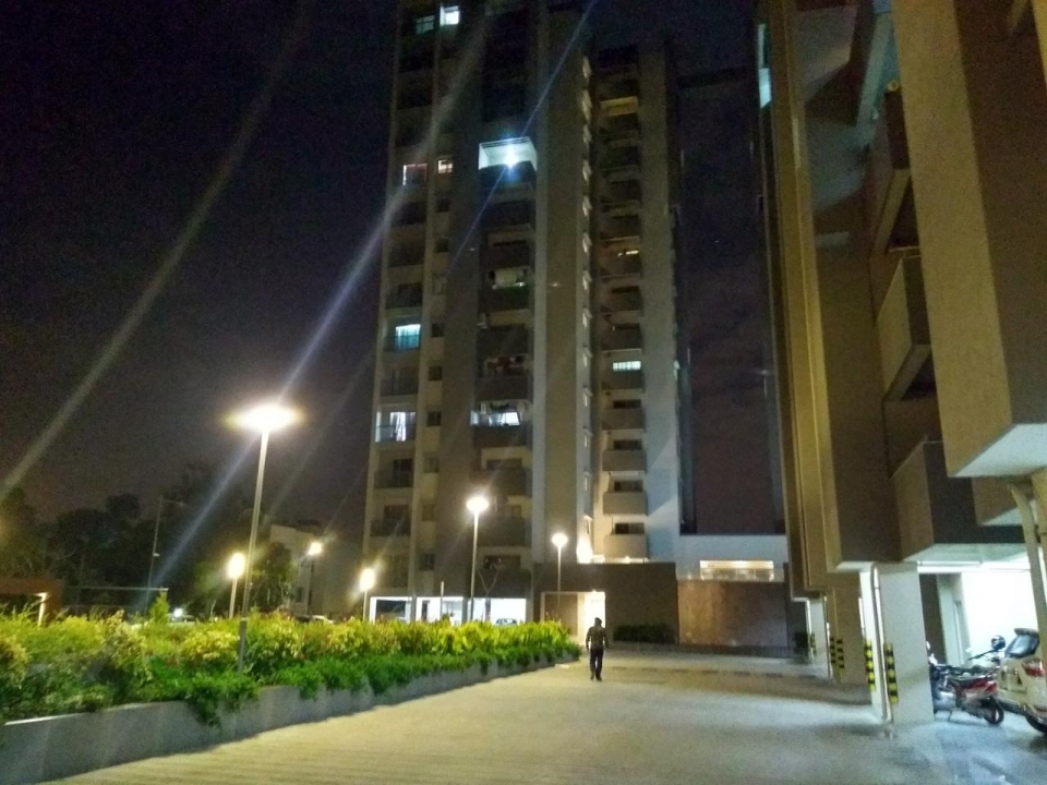 spacious 2 bhk flat for sale in goyal footprints, hegde nagar, thanisandra main road.